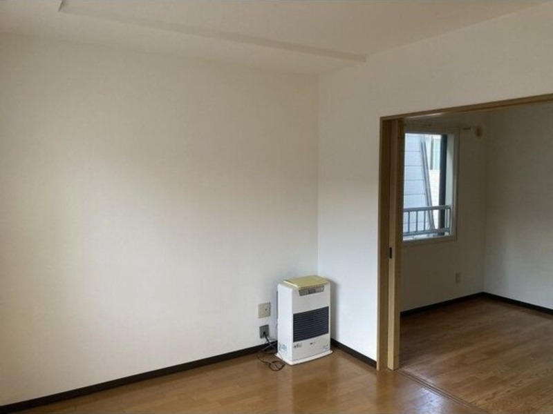 居室・リビング　退去予定につき反転タイプの画像です。