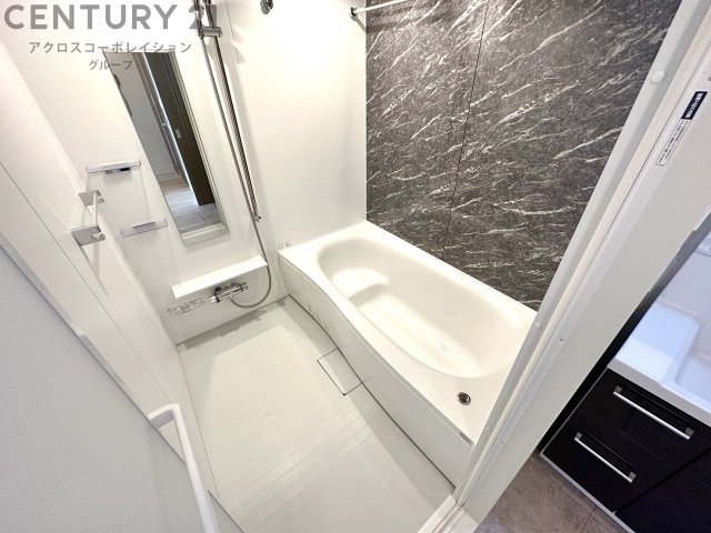 バス・シャワールーム　便利な追い焚き機能、浴室乾燥機付き☆