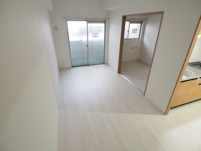 居室・リビング　陽当たり良好の広々リビング