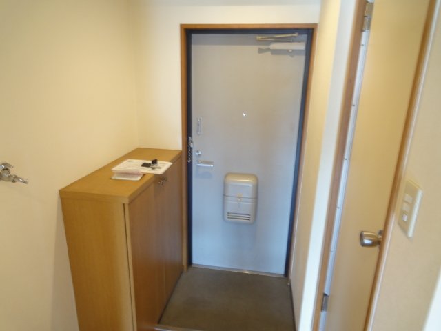 玄関　同物件別号室