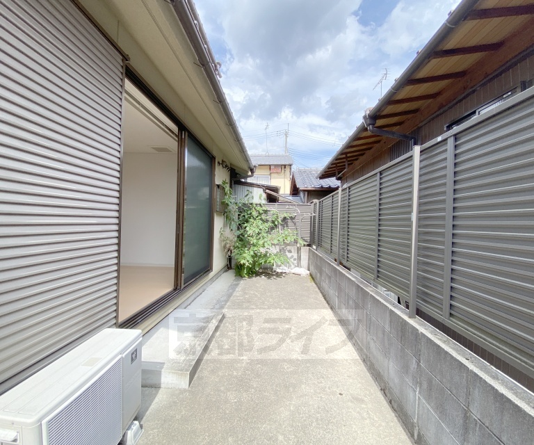 バルコニー　南向きの明るいお庭です。