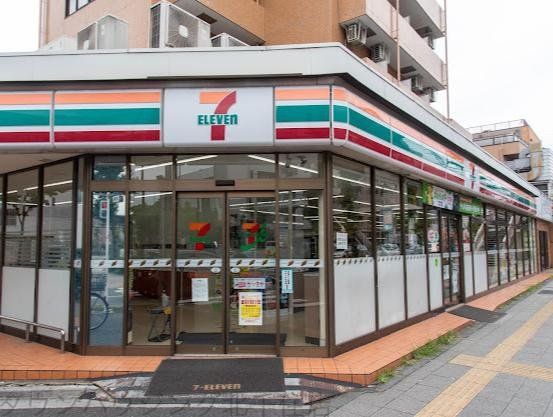 コンビニ　セブンイレブン足立梅島1丁目店（コンビニ）まで250m