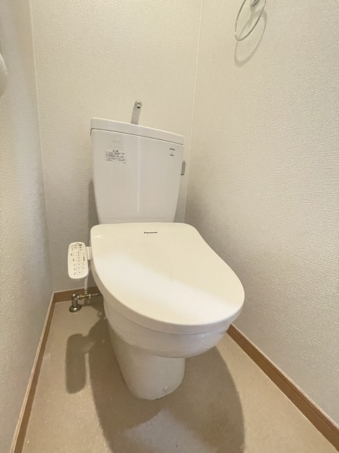トイレ　暖房つき温水洗浄便座！