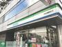 コンビニ　ファミリーマート中目黒駅前店（コンビニ）まで130m
