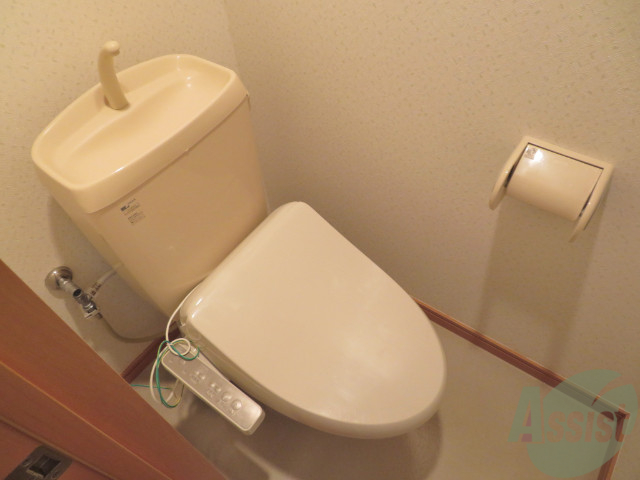 トイレ　ウォシュレット機能がついたトイレです。安心して使用できますね