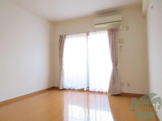 居室・リビング　リビングは陽当たりも良く昼間は明るく照らしてくれますね。