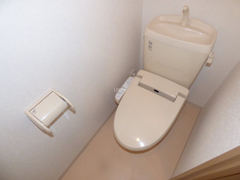 トイレ　違うお部屋の写真です。ご参考までに