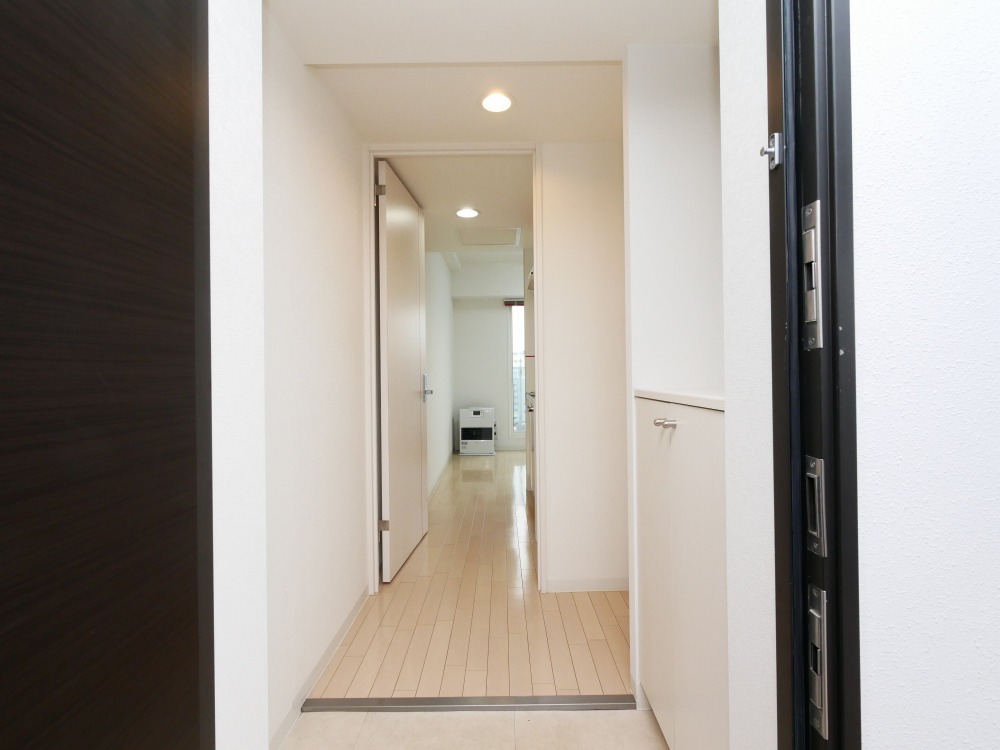 玄関　明るい玄関がお出迎えです☆