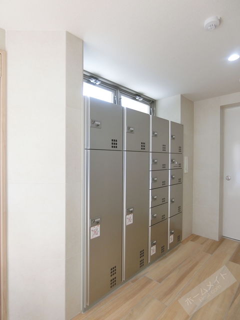 エントランス　宅配ボックス完備