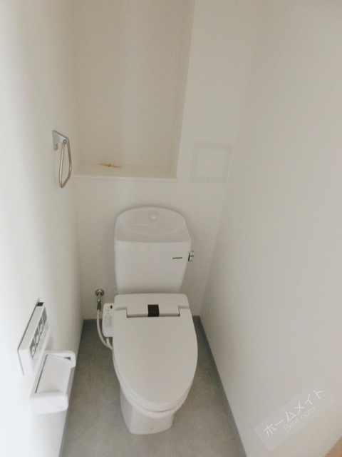 トイレ　温水洗浄便座付き♪