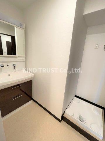 洗面設備　明るい洗面所です