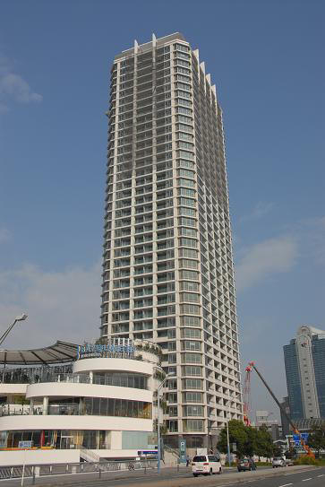 建物外観　横浜駅に位置するタワーレジデンス