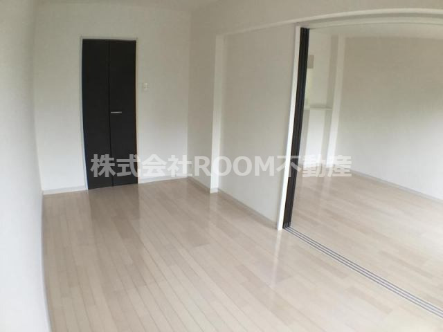 その他部屋・スペース　広くて明るい寝室