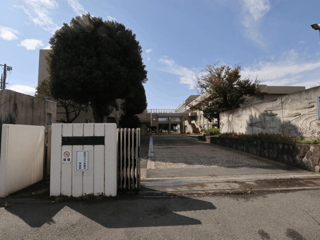 中学校　厚木市立藤塚中学校（中学校）まで1909m