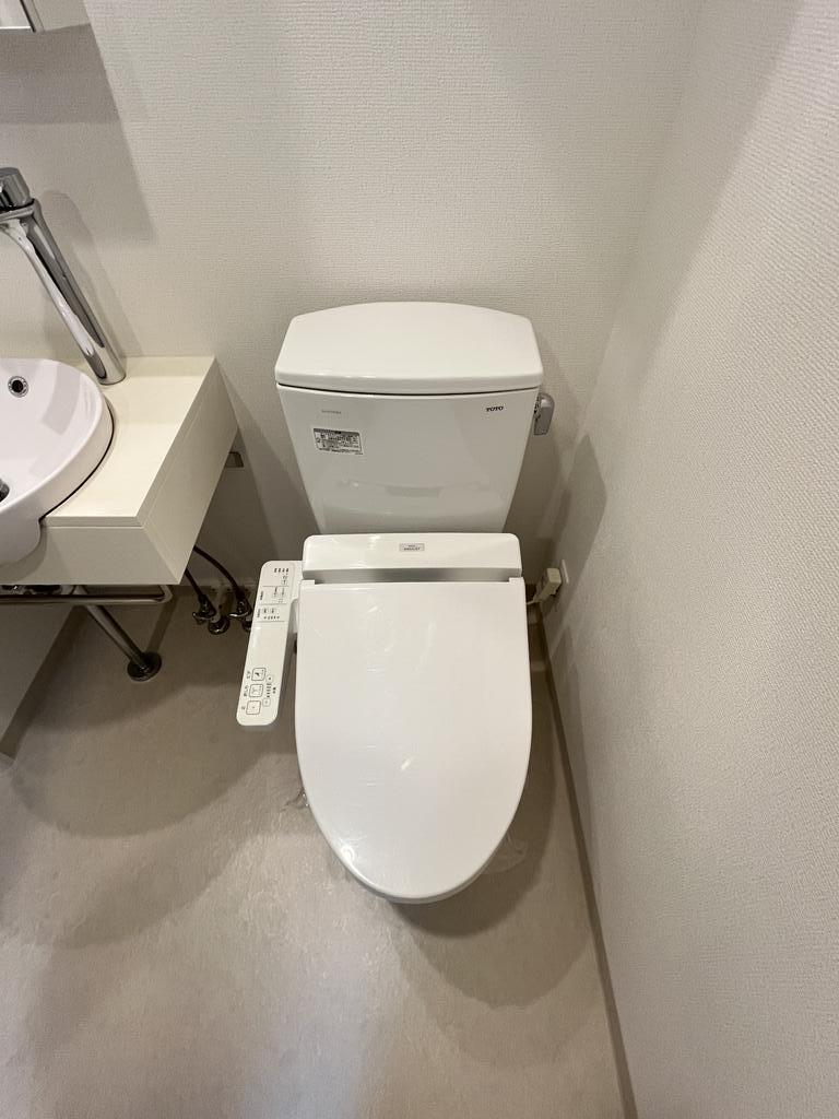 トイレ　※写真は同タイプ別部屋のものを使用