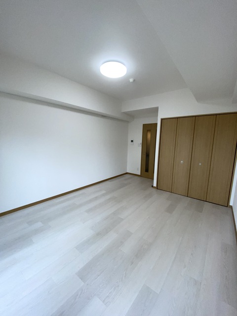 居室・リビング　白を基調とした綺麗なお部屋です