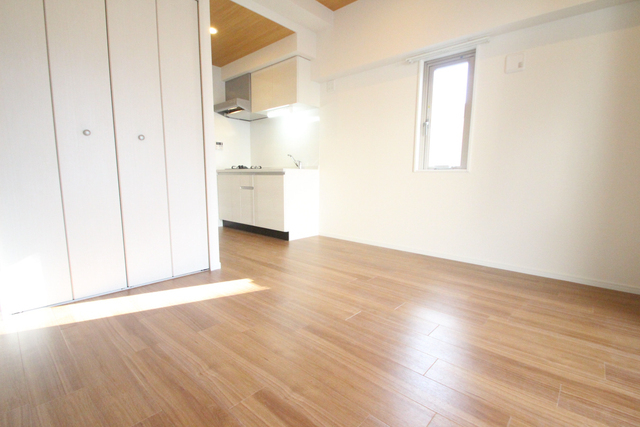 居室・リビング　※反転の間取りの参考写真です。