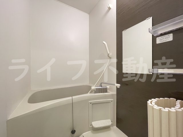 バス・シャワールーム　落ち着いた空間のお風呂です