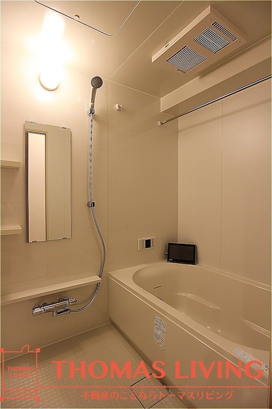 バス・シャワールーム　浴室TVとジェットバス機能付きです。