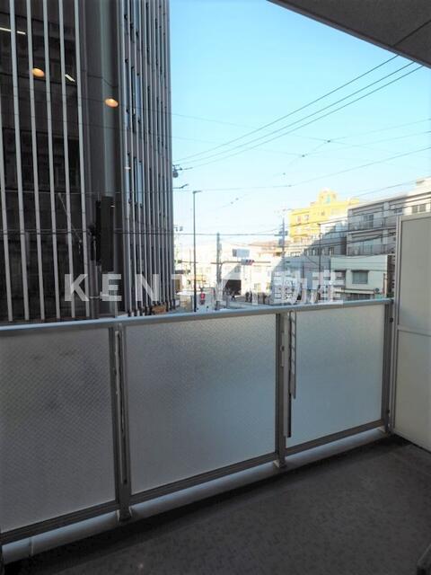 バルコニー　暖かな日差しのふりそそぐバルコニー