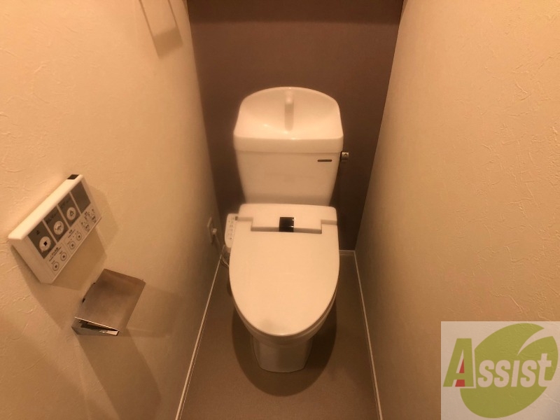 トイレ　シャワートイレになっているので快適です！