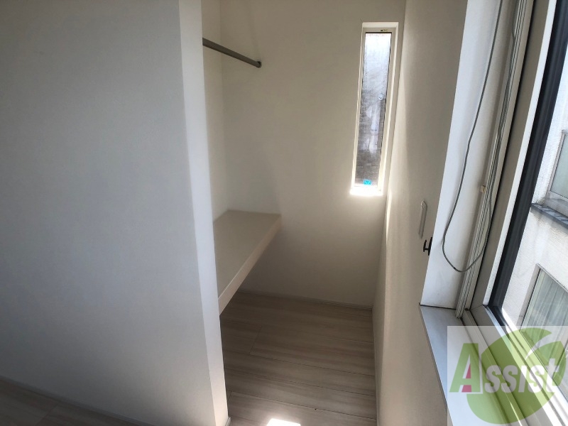 収納　クローゼットは奥行きもあり、荷物が多い方でも安心です。