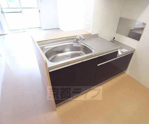 キッチン　キッチンスペースが充分あるパリパリのキッチンです。