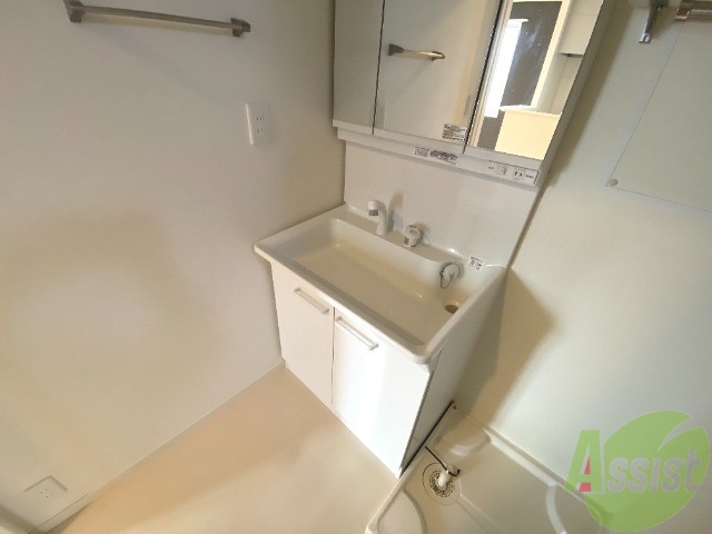 洗面設備　独立洗面所つきで忙しい朝の身支度も便利ですね。