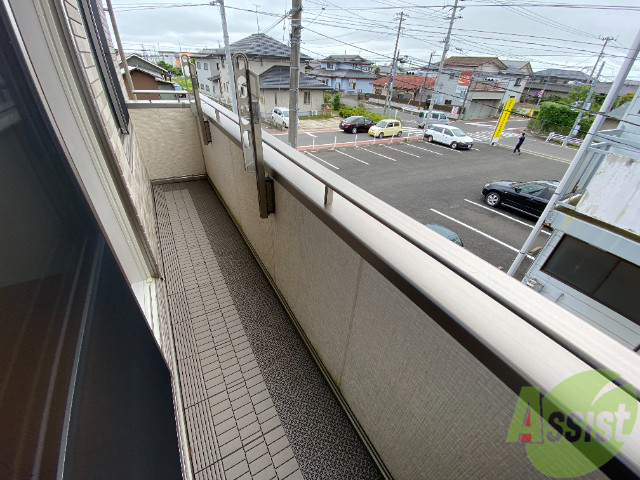 バルコニー　バルコニー付きで洗濯物干すのも便利です。