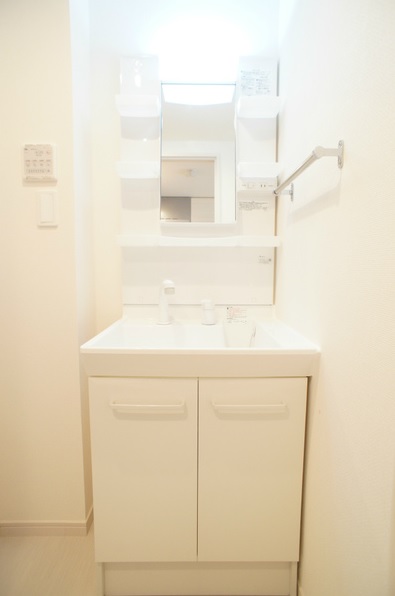 洗面設備　「独立洗面化粧台です」