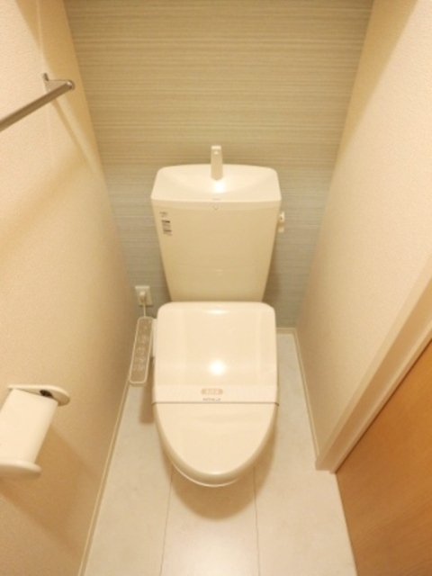 トイレ　温水洗浄便座