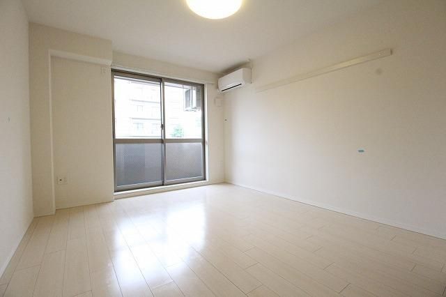 居室・リビング　★明るい洋室★