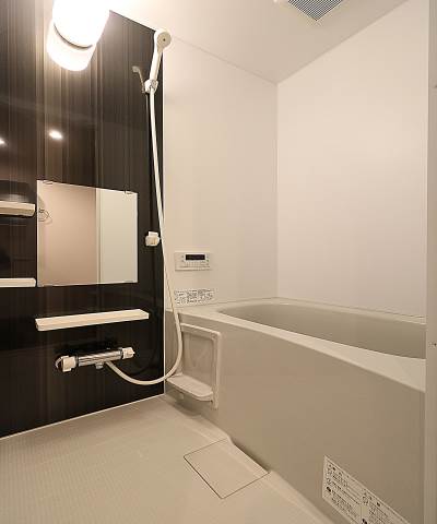 バス・シャワールーム　1日の疲れはこちらで流しましょう