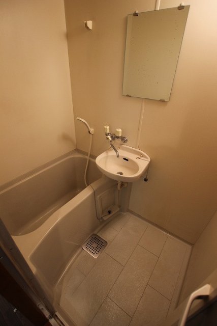 バス・シャワールーム　同物件別号室の写真です。