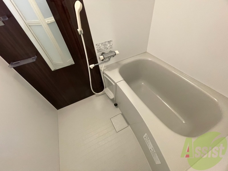 バス・シャワールーム　お風呂になります。一日の疲れを癒してくださいね。