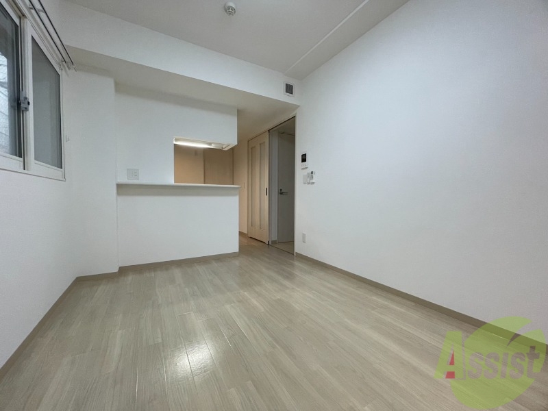 居室・リビング　フローリングと壁のカラーが明るい雰囲気ですね！