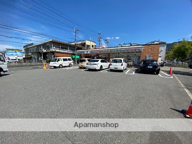 コンビニ　セブンイレブン（コンビニ）まで394m