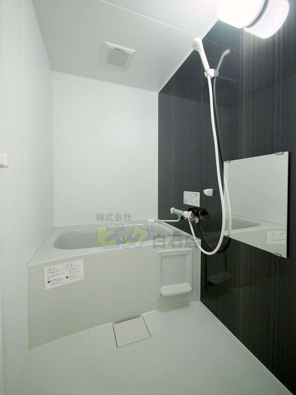 バス・シャワールーム　広々タイプのお風呂です♪