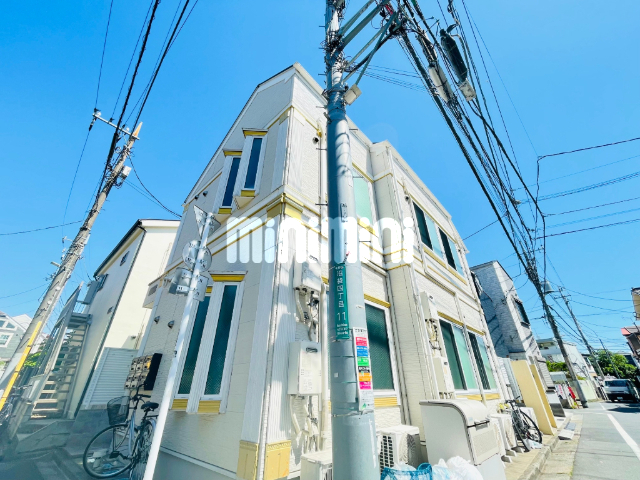 建物外観　白を基調とした外観