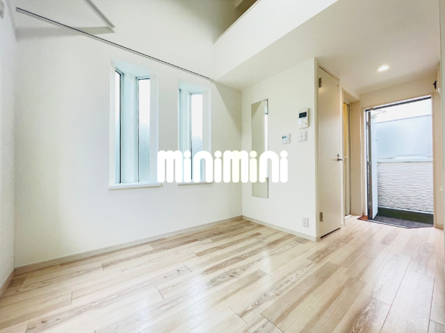 居室・リビング　二面採光で明るいです