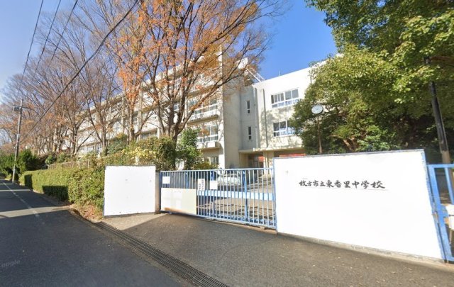 中学校　枚方市立東香里中学校（中学校）まで878m