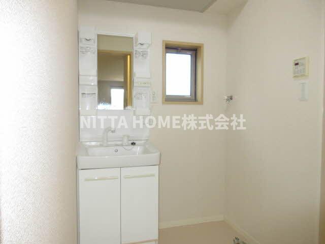 洗面設備　洗髪洗面化粧台がついています◎