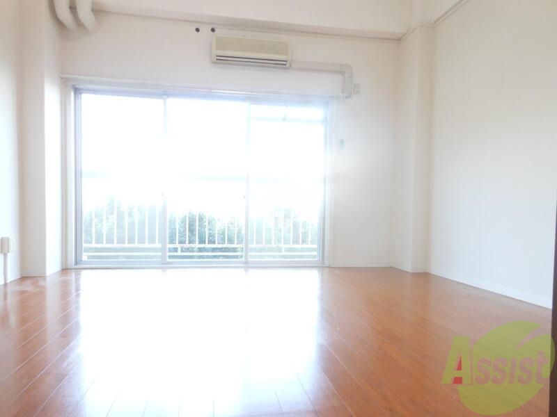 居室・リビング　明るいお部屋がいい感じ