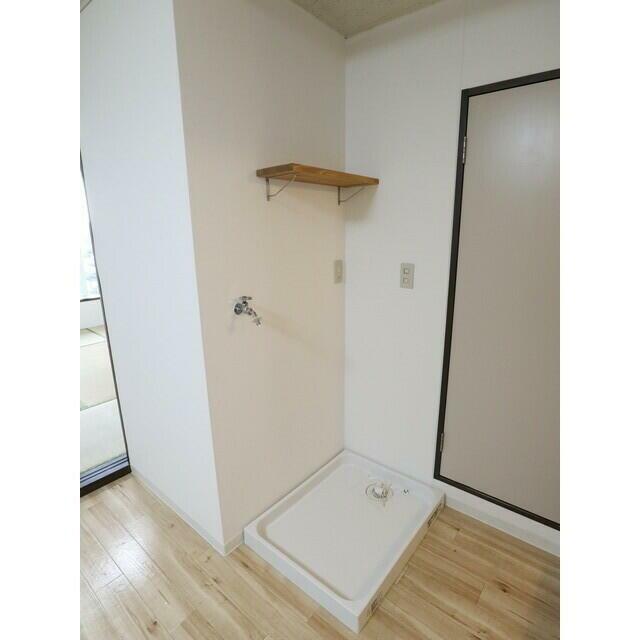 その他　室内洗濯機置場・棚付きです！