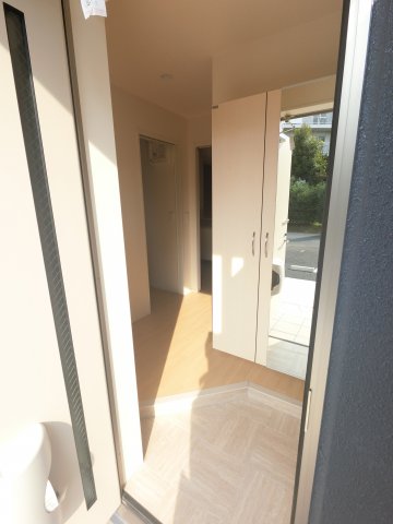 玄関　※同タイプ写真になります