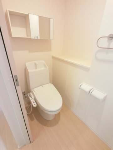 トイレ　※同タイプ写真になります