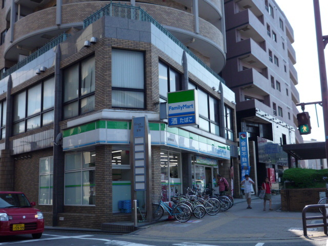 コンビニ　ファミリーマート室見駅前店（コンビニ）まで330m