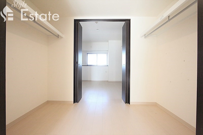 収納　ウォークスルークローゼット