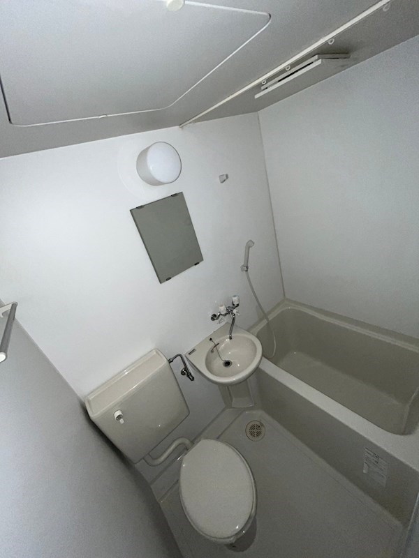 バス・シャワールーム　コンパクトで使いやすいお風呂です