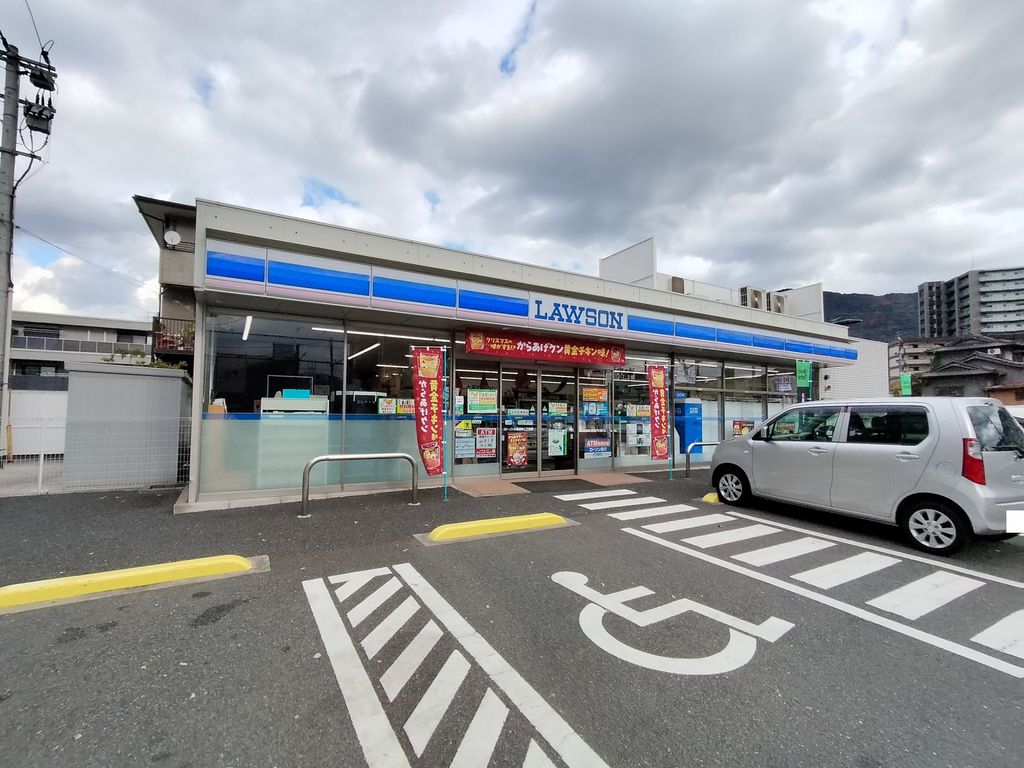 コンビニ　ローソン 小倉熊本二丁目店（コンビニ）まで450m